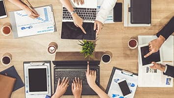 Comparaison du portage salarial avec les CAE