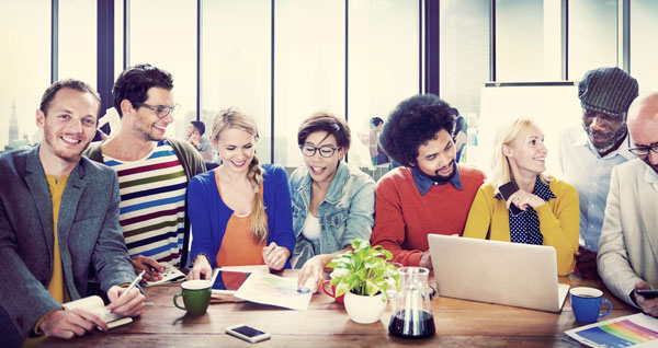 Jeunes et seniors : travailler ensemble autrement