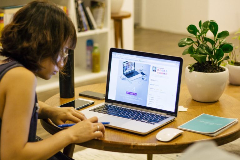 Traducteur freelance : un métier au cœur de la mondialisation