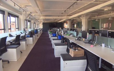 Retour forcé au bureau : des employés canadiens expriment leur colère