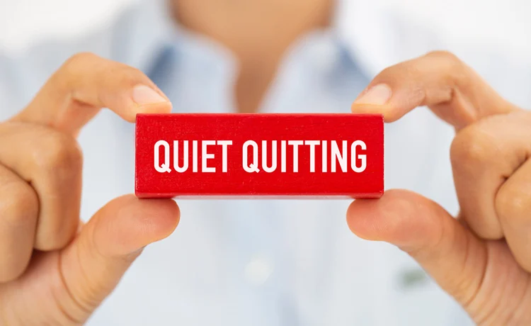 Quiet Quitting : comprendre la « démission silencieuse » et ses impacts sur le travail
